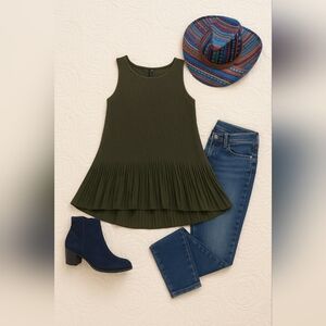 Title:Roz & Ali Olive Pleated Tunic Top | Fall Casual Layering Piece Size Small